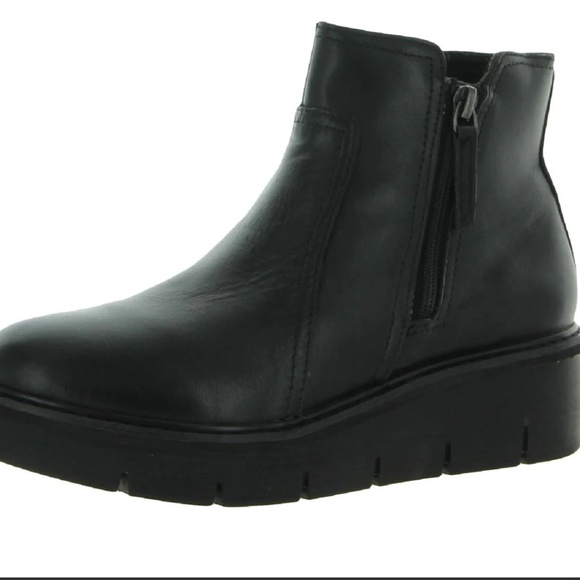 Clarks Boots NIB size 10 - Picture 1 of 7